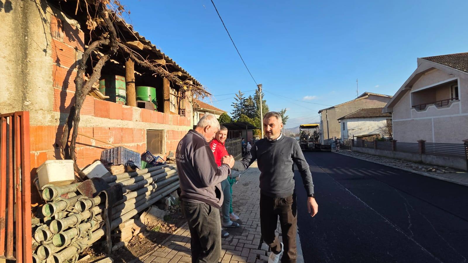 Асфалтирање главната улица во село Сирково